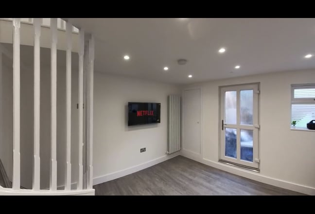 Newly Refurbished 4-Bed Professional House Share Main Photo