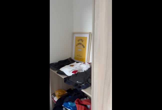 Bedroom next to Hoxton Station Main Photo