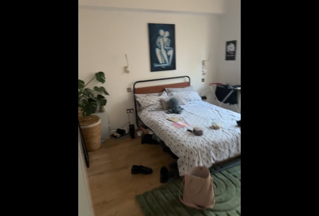 Large en-suite room in Hackney available mid Jan  Main Photo