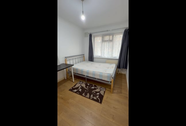 Large fully furnished near station  only 800!  Main Photo