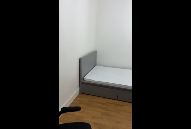 Very clean large double  room HARROW-HA11LD -&pound;750 Main Photo