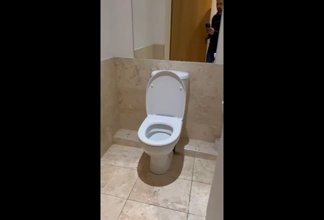 Huge en suite for rent  Main Photo