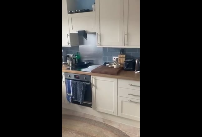 Room in Stunning Flat in Quiet, Residential Street Main Photo