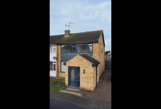 Stunning newly refurbsihed three bedroom house  Main Photo