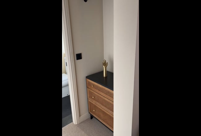 Stylish Studio  Room, quiet road , Close to town. Main Photo