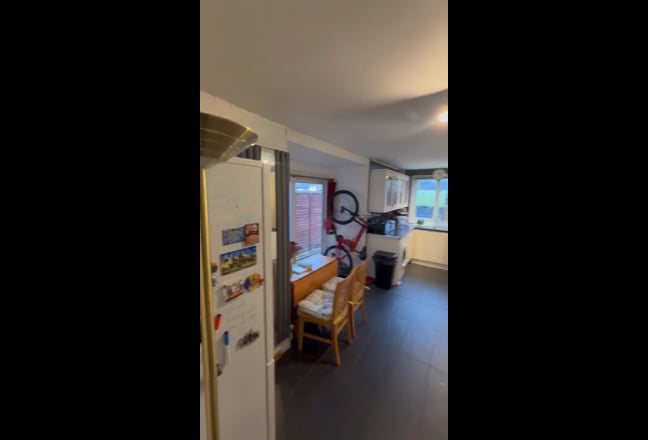 A spacious room in Stratford/West Ham park Main Photo