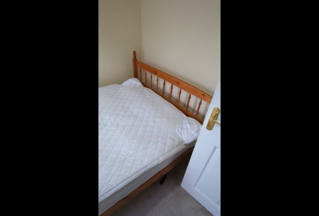 Spacious Ground Floor Room with Private Bathroom  Main Photo