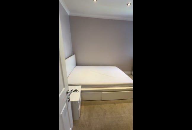 Cosy refurbished house with 1 double room Main Photo