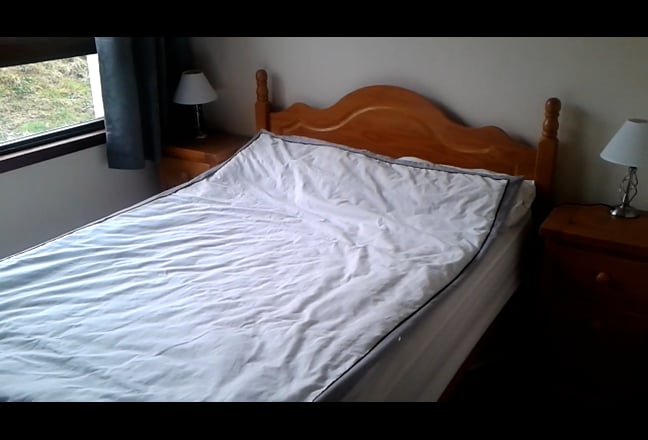 Furnished spacious room Double bed, lawn views. Main Photo