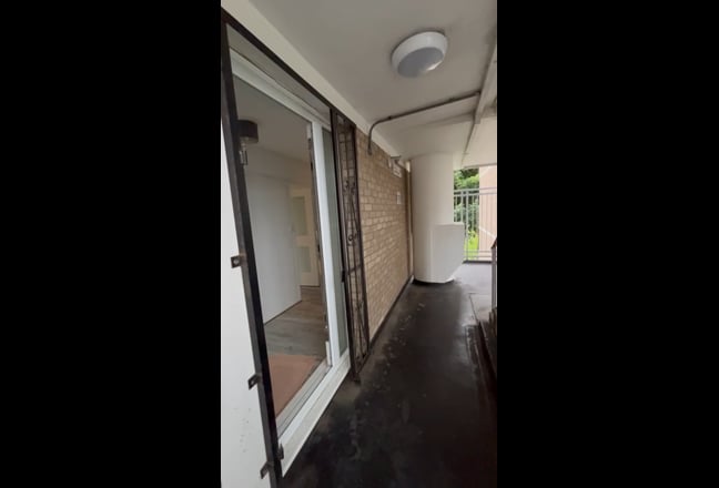 Zone 2, East London Flat Main Photo