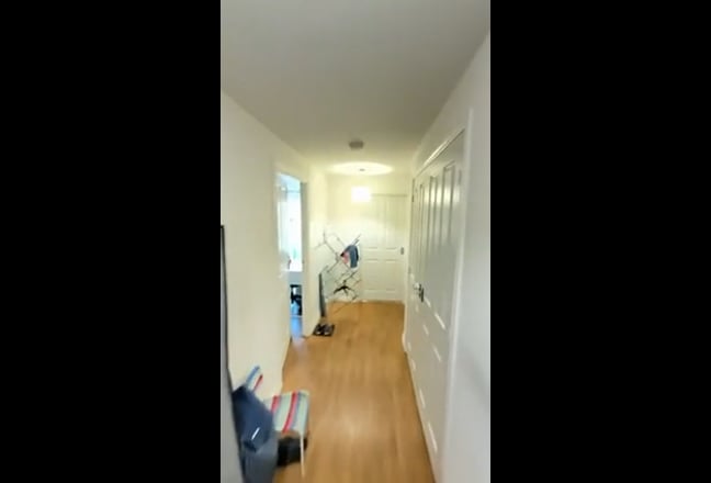 A beautiful modern flat Main Photo