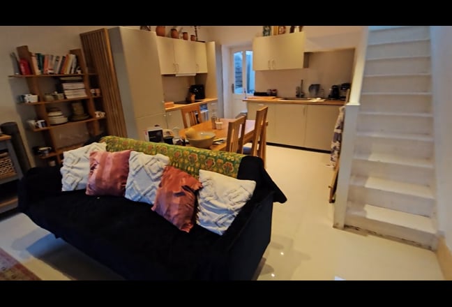 Bright, double room with private en-suite in SW8  Main Photo