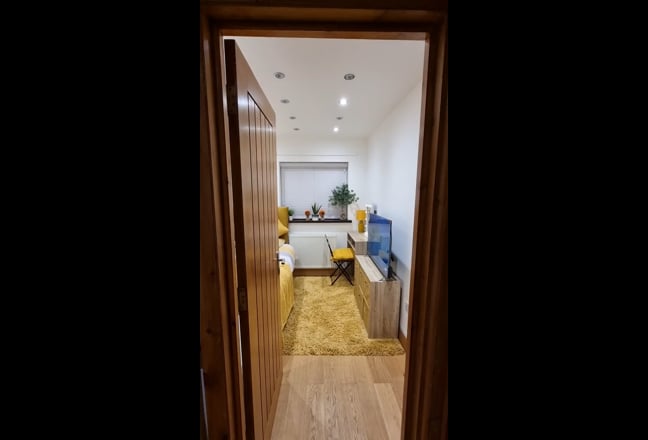 Video 1: Cosy room with smart Tv