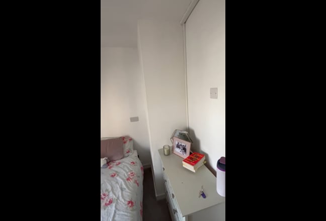 Lovely Double Room in Southfields Main Photo