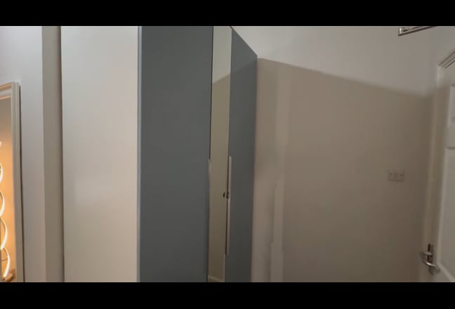 Large En-Suite Room, City Centre – Bills Included Main Photo