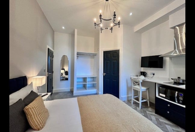 Bright, Modern Studio close to town and hospital. Main Photo