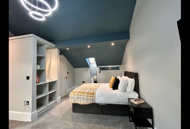 Loft style living with space to breathe! Near City Main Photo