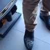 Video: Pulisci Pulitore scarpe Lucidascarpe Lucida scarpe Elettrico Automatico Professionale con Doppia Spazzola, Induzione Sensibile, Basso Rumore – Ideale per Casa, Hotel e Uffici