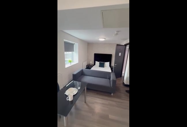 Large Studio Room for Couples or Single  Main Photo