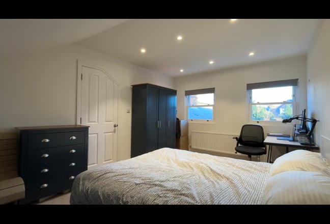 Large double bedroom Main Photo