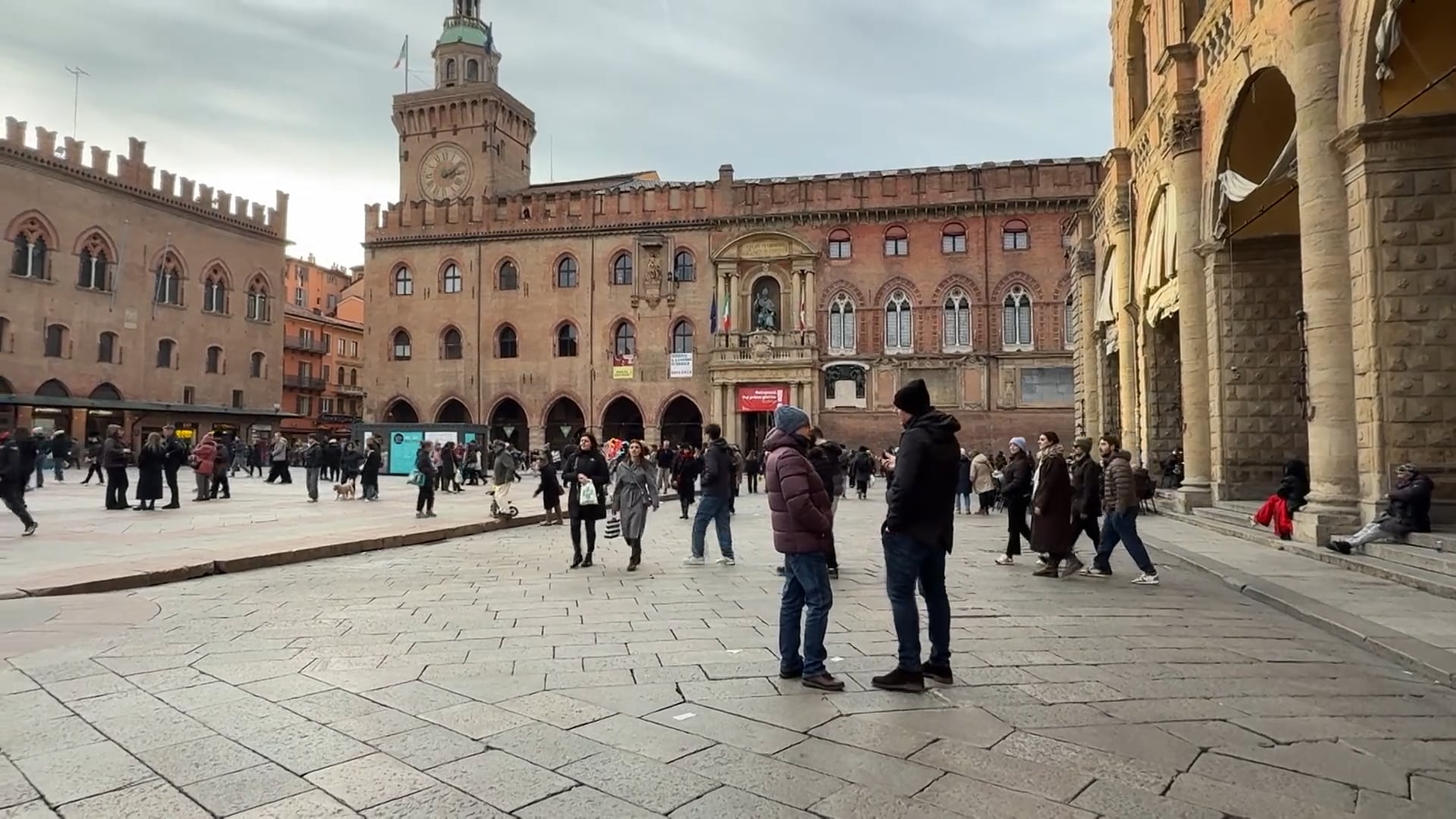 Il 2025 a Bologna, dai pro Pal ai megaliti in piazza Maggiore