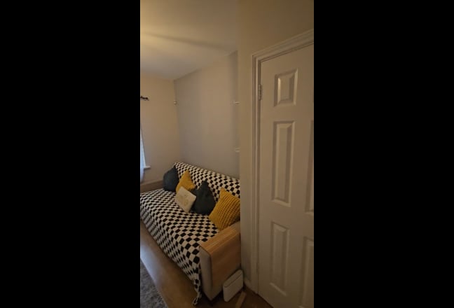 A room in a cozy flat Main Photo