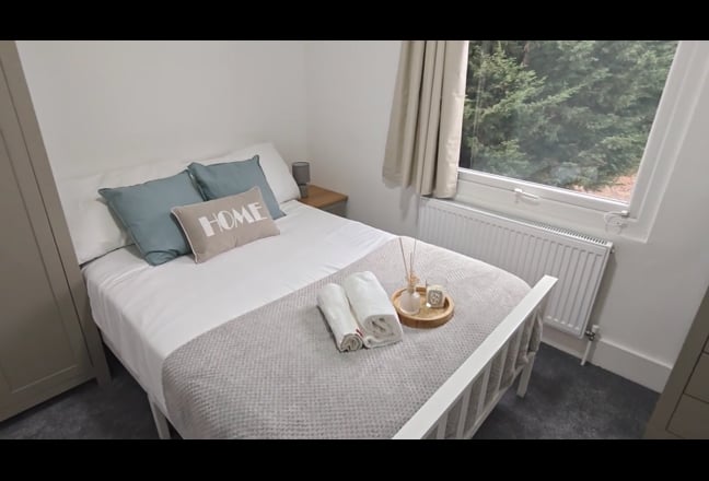 Bright Ensuite 1 min to station | Bills Included Main Photo