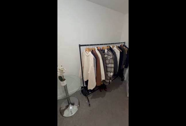 Looking for a flatmate to share my flat- double Main Photo