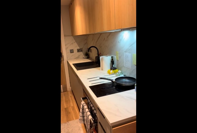 Peaceful Student Living! Single room suite Main Photo