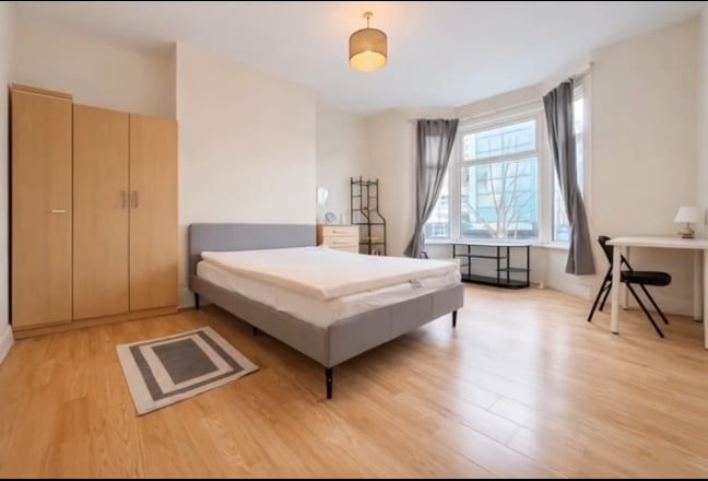 Large  double room in Leyton E10 5JY Main Photo