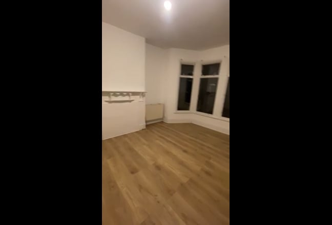 Furnished double bedroom in seven kings Main Photo