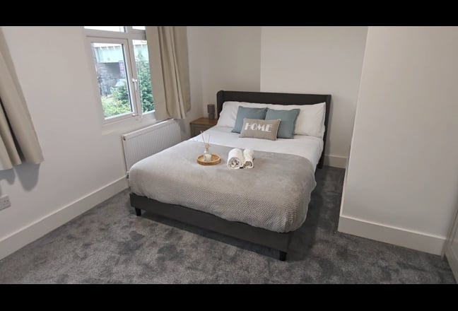 New Huge ensuite 1min to station | Bills Included Main Photo