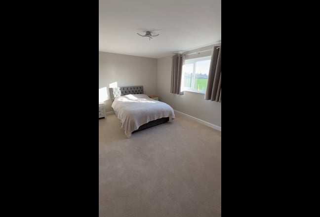 Double en-suite room available  Main Photo