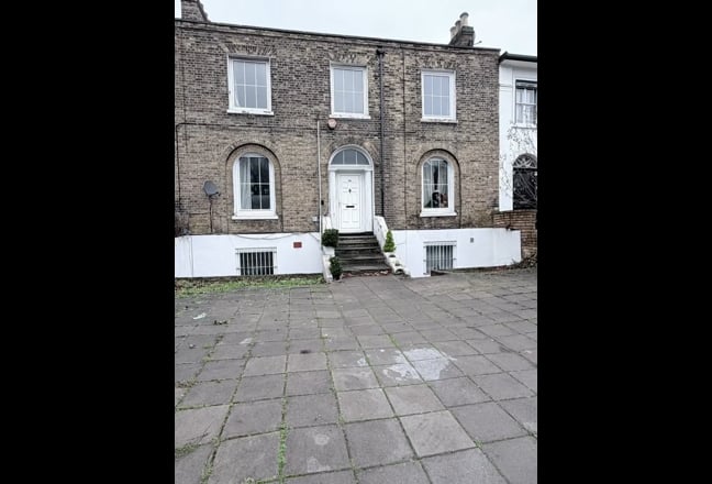  Large double room — 15 mins to Elephant Main Photo