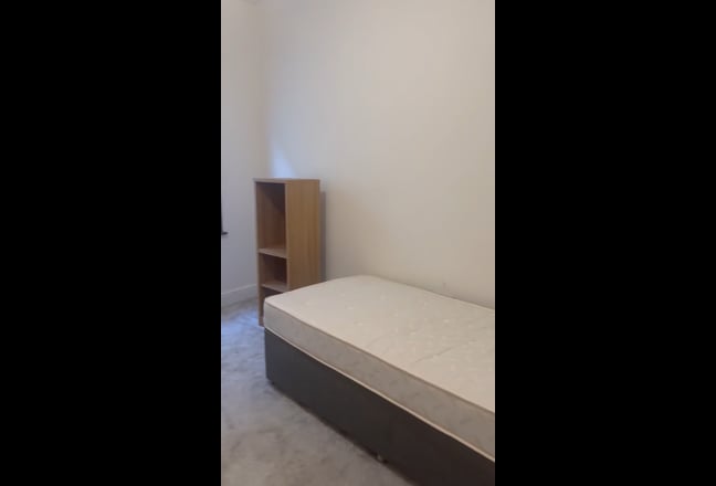 Spacious and Clean 1 single room available  Main Photo