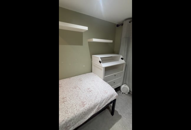 Furnished Room in Friendly RM13 Home! Main Photo