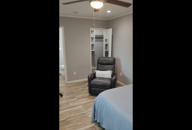 Galleria/Memorial City Area Private Master BD/BA.  Main Photo