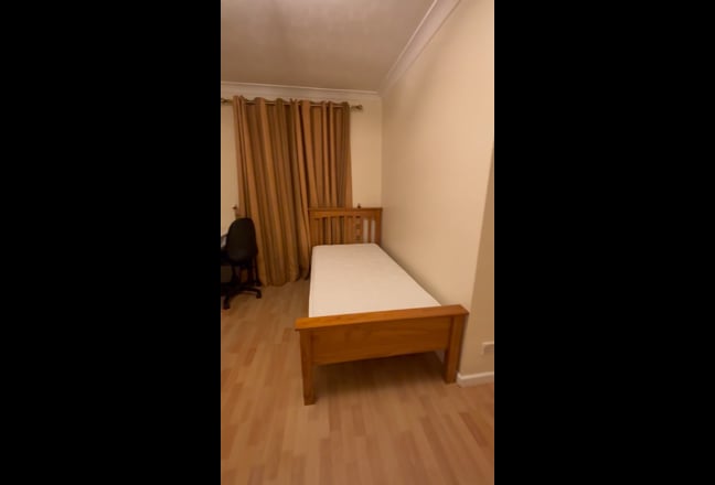 Double room to let near Thatcham Town Center Main Photo