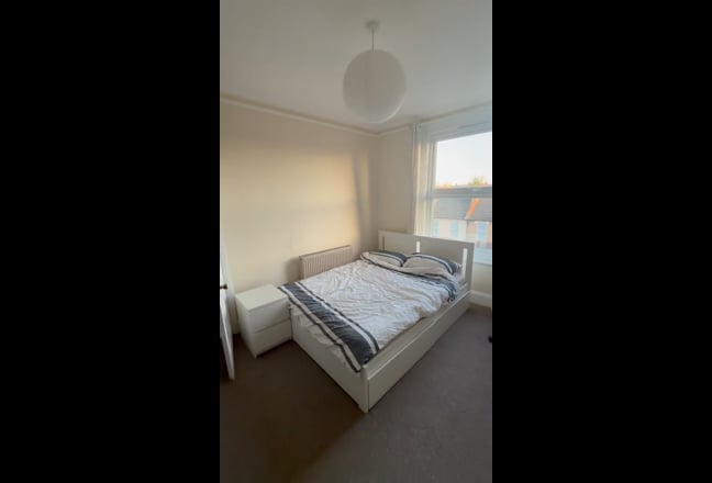 Double + Single Flat Near East Croydon  Main Photo