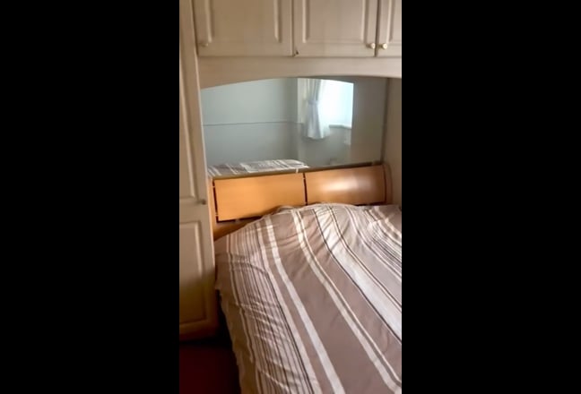 Spacious Room in Friendly All Female Home  Main Photo