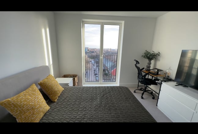 Brand New Luxury Double Bed + It's own Bathroom Main Photo