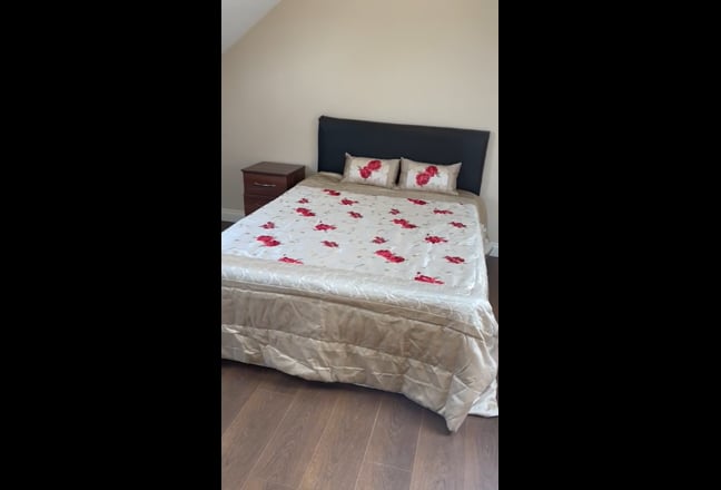 Large room available Main Photo