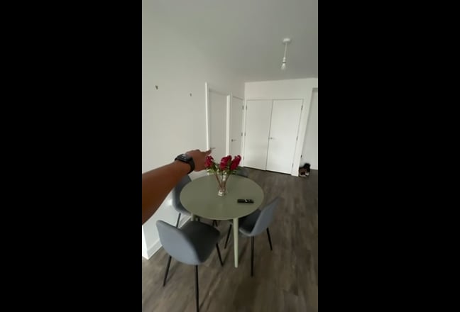 Stunning Bedroom with Balcony & City Views Main Photo