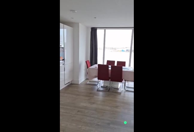 An ensuite room for working women Main Photo