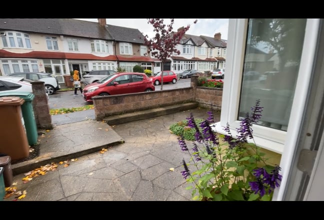 Whole 3 Bed Unfurnished House to Let Main Photo