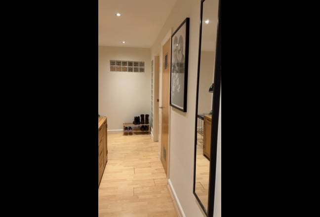 Double Bedroom In modern Flat - Brewery Wharf Main Photo