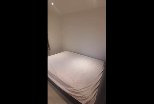 Double ensuite with private office & parking  Main Photo