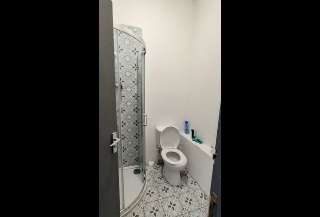 Ensuite available in L17 Main Photo