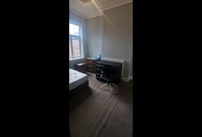 Large Double Room Available in Salford Main Photo