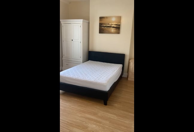 Large Ensuite Rooms Available  January 2026 Main Photo